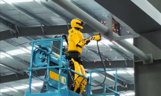 连干8小时不停歇！人形机器人完成全球首例人机协作高空焊接作业