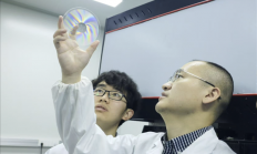 我国玻璃硬盘实现量产！一片能装2.5万部高清电影：数据保存10万年
