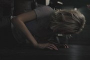 《生化危机9》女主新实机演示：直面白裙女怪物