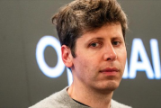 苹果正式起诉OpenAI：窃取硬件商业机密自研AI硬件