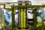 官方：俄罗斯有了第一台自己的350nm光刻机！明年搞定130nm