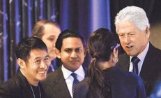 向太重温李连杰结识克林顿旧事：同场晚宴翻译机突故障