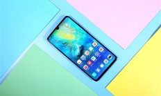 华为5G手机海外回归：有国外花粉发布会现场展示自己十年藏品 激动到不行