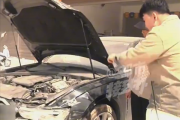 女子22万8买奥迪到手成拼装车：黑车身装了3个白车门