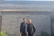 黄仁勋雷军合照曝光：二人肩并肩 面带微笑