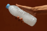 被热晕的欧洲人出奇招！一瓶冰水就能替代空调？