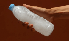 被热晕的欧洲人出奇招！一瓶冰水就能替代空调？
