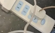 乘客在高铁上用排插引争议 12306回应：排插功率过大 存在不安全隐患