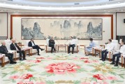 英伟达CEO黄仁勋今天首次中文演讲：直言好紧张 要好好练习中文