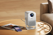 仅999元 REDMI投影仪5开售：360°云台 躺着也能看