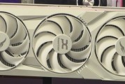 最特殊的RX 9070 XT：明明叫红魔 却通体纯白