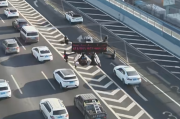 济南交警使用无人机严查龟速车 扣分罚款！网友爆赞：支持全国推行