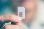 老人机每月被开50元流量套餐7年：当事人毫不知情