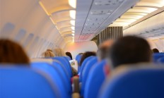 机票出错多花1.6万 平台愿赔重新购票费用 乘客：不放弃3倍赔偿