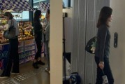 蔡少芬与闺蜜陈法蓉、洪欣逛街市 53岁身材苗条状态年轻