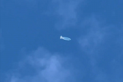 形似透明飞艇可静止浮空 成都上空出现不明飞行物：气象部门回应