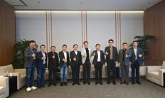 雷军晒合照展示车企朋友圈：请了半个车圈的老总到场支持小米汽车发布会