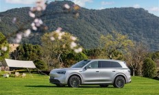 2025年最重磅的家庭旗舰SUV！全新问界M8上市：35.98万起