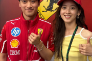 章泽天现身F1英国大奖赛：笑容甜美 晒与F1车手周冠宇合照