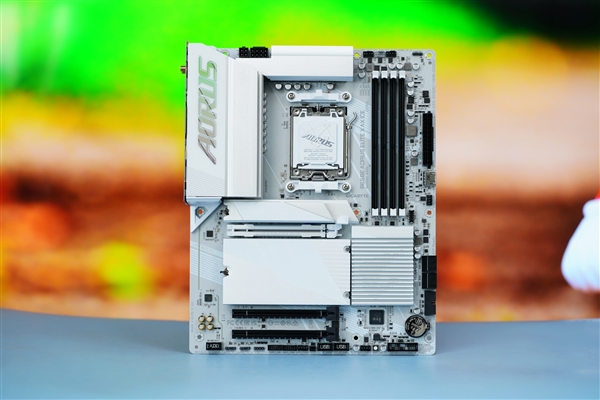 高颜值小白板！技嘉冰雕B650E AORUS ELITE X AX ICE主板图赏 技嘉冰雕B650E 第1张