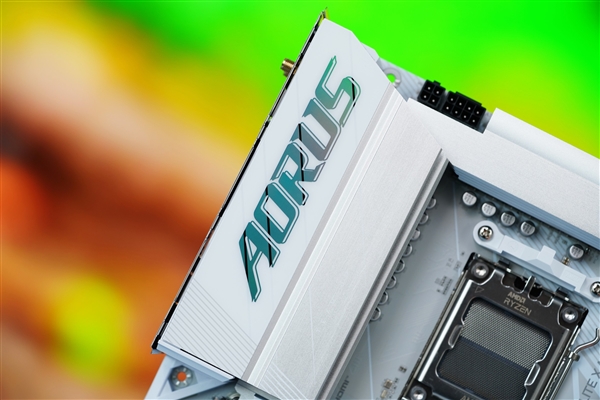 高颜值小白板！技嘉冰雕B650E AORUS ELITE X AX ICE主板图赏 技嘉冰雕B650E 第5张
