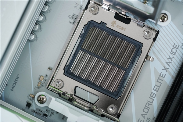 高颜值小白板！技嘉冰雕B650E AORUS ELITE X AX ICE主板图赏 技嘉冰雕B650E 第4张