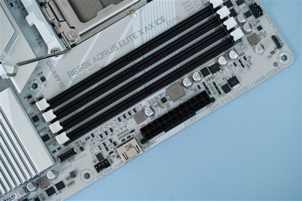 高颜值小白板！技嘉冰雕B650E AORUS ELITE X AX ICE主板图赏 技嘉冰雕B650E 第9张