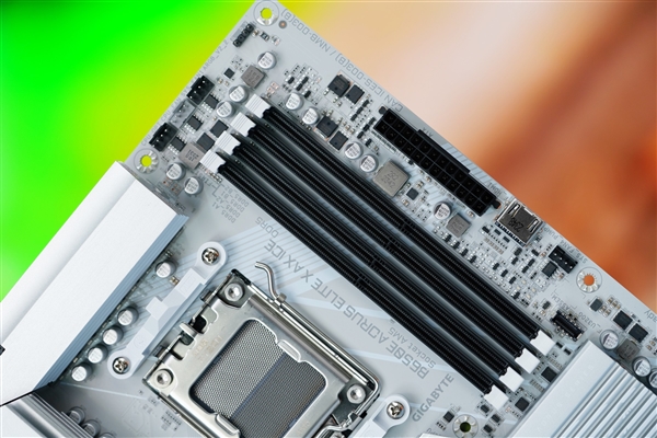 高颜值小白板！技嘉冰雕B650E AORUS ELITE X AX ICE主板图赏 技嘉冰雕B650E 第8张