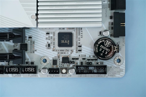 高颜值小白板！技嘉冰雕B650E AORUS ELITE X AX ICE主板图赏 技嘉冰雕B650E 第17张
