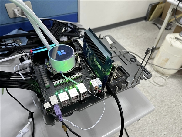 创纪录10.6GHz！AMD锐龙8000G APU内存频率创纪录 AMD锐龙8000G 第1张