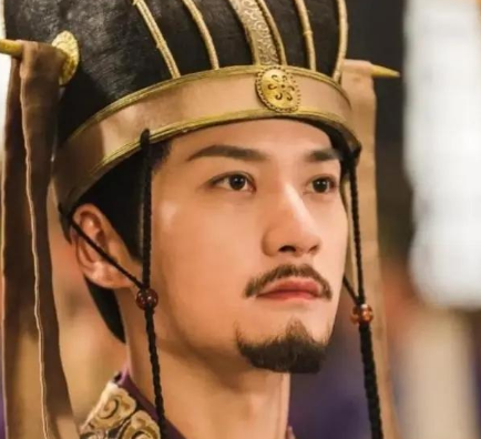周宣帝死后杨坚为何能独揽北周大权？他是如何做到的？ 第1张