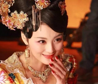 冯小怜是天生尤物，杨坚为何坚持将她送人？ 第1张
