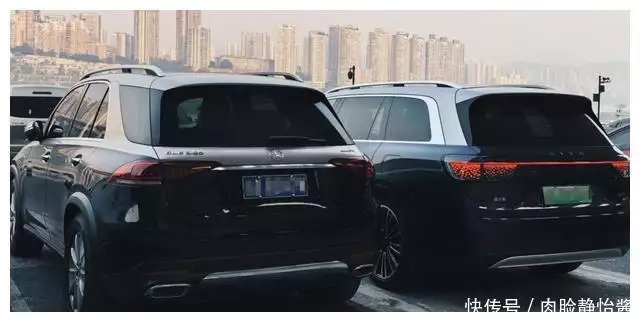 问界M9与奔驰GLE350同框,车友:为何问界M9的档次感更胜一筹?“妹子的裤子好个性啊,不知道的人还以为是你自己画上去的呢”! 第4张 问界M9与奔驰GLE350同框,车友:为何问界M9的档次感更胜一筹?“妹子的裤子好个性啊,不知道的人还以为是你自己画上去的呢”! 第4张