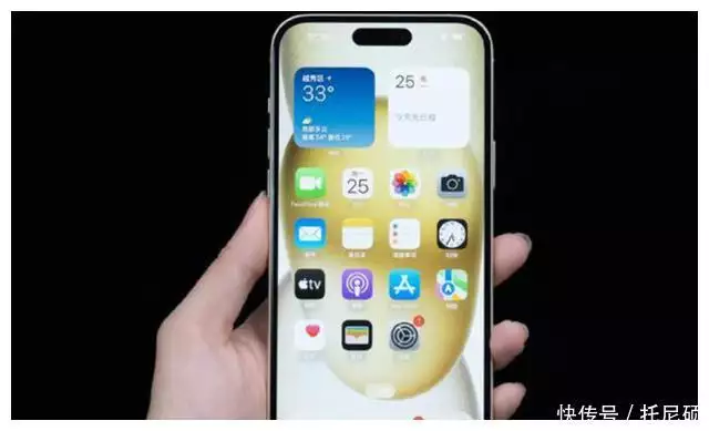 不好卖继续降?iPhone 15又跌了,256GB更亲民了,库克也很无奈31岁在春晚一炮而红,观众都以为他隐退了,其实已经去世10年了 第4张 不好卖继续降?iPhone 15又跌了,256GB更亲民了,库克也很无奈31岁在春晚一炮而红,观众都以为他隐退了,其实已经去世10年了 第4张