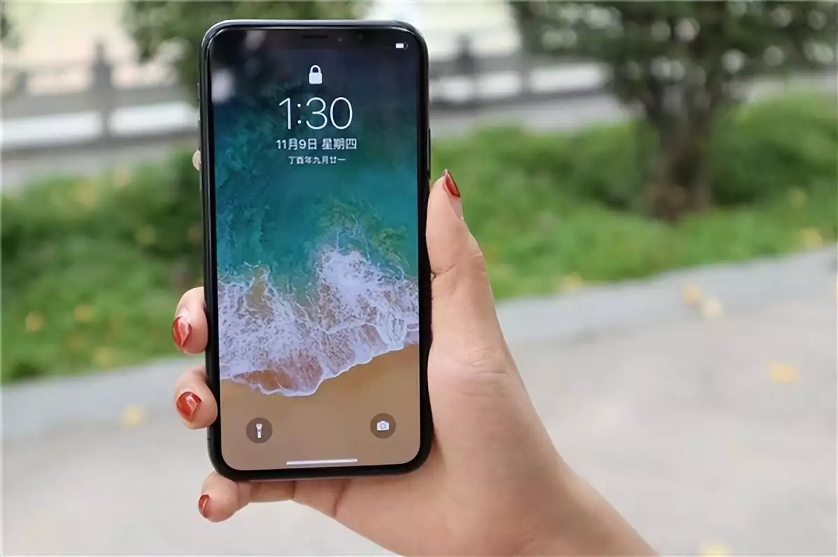 “iPhone闹钟不会识别调休”多次上热搜！苹果官方客服：需手动去添加设置，没办法自动识别刘涛和车晓同框，网友调侃：一个似乡村姑，一个居贵族！ 第2张