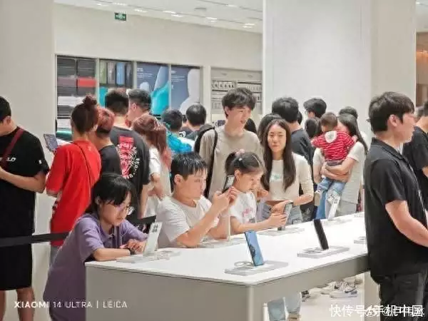卢伟冰:很多买小米SU7的用户还顺便买了小米手机140年前,美国传教士看到当年旧中国,说出一预言,现今已应验 第1张 卢伟冰:很多买小米SU7的用户还顺便买了小米手机140年前,美国传教士看到当年旧中国,说出一预言,现今已应验 第1张
