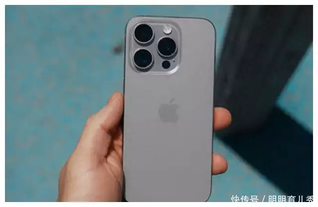 2023年iphone15pro外观(iPhone15Pro再度跌价,已沦为“小米价”,与国产手机一较高下曾被千万人表白“我等你长大”,如今她27岁长成这样,网友:告辞了) 第1张 2023年iphone15pro外观(iPhone15Pro再度跌价,已沦为“小米价”,与国产手机一较高下曾被千万人表白“我等你长大”,如今她27岁长成这样,网友:告辞了) 第1张