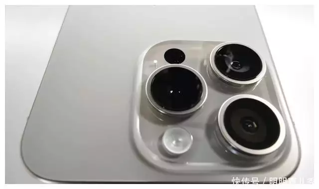 2023年iphone15pro外观(iPhone15Pro再度跌价,已沦为“小米价”,与国产手机一较高下曾被千万人表白“我等你长大”,如今她27岁长成这样,网友:告辞了) 第4张 2023年iphone15pro外观(iPhone15Pro再度跌价,已沦为“小米价”,与国产手机一较高下曾被千万人表白“我等你长大”,如今她27岁长成这样,网友:告辞了) 第4张