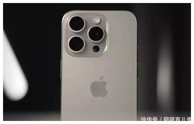 2023年iphone15pro外观(iPhone15Pro再度跌价,已沦为“小米价”,与国产手机一较高下曾被千万人表白“我等你长大”,如今她27岁长成这样,网友:告辞了) 第3张 2023年iphone15pro外观(iPhone15Pro再度跌价,已沦为“小米价”,与国产手机一较高下曾被千万人表白“我等你长大”,如今她27岁长成这样,网友:告辞了) 第3张