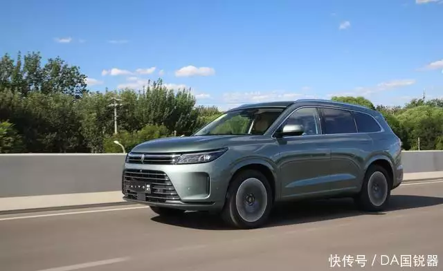 华为销量暴降(销量断崖式下跌!失去华为光环加持的问界,被打回原形?江苏一女生想当网红没成功,老公反而火了,网友:就喜欢你老婆) 第2张 华为销量暴降(销量断崖式下跌!失去华为光环加持的问界,被打回原形?江苏一女生想当网红没成功,老公反而火了,网友:就喜欢你老婆) 第2张