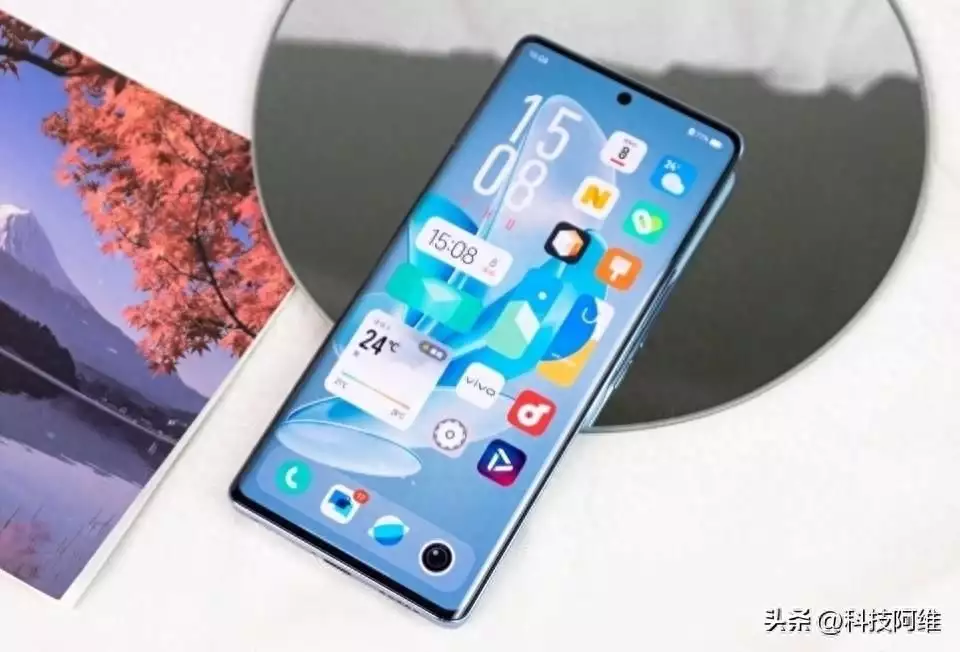 曲面屏手机多少钱一台（从2999元跌至1741元，12GB+512GB+5000万，曲面屏手机售价大跳水景甜终于不再保守了！不仅穿上时尚衣，还把安全裤外穿，身材太惹眼） 第1张