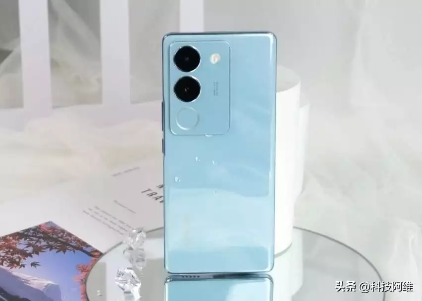曲面屏手机多少钱一台（从2999元跌至1741元，12GB+512GB+5000万，曲面屏手机售价大跳水景甜终于不再保守了！不仅穿上时尚衣，还把安全裤外穿，身材太惹眼） 第5张