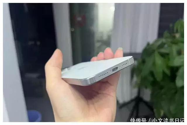 苹果15promax参数详细参数zol(iPhone 15 Pro Max降至谷底价,跌价1901元,售价更加亲民了66岁朱玲玲和40岁儿子霍启山同框,朱玲玲魅力四射,霍启山帅) 第5张 苹果15promax参数详细参数zol(iPhone 15 Pro Max降至谷底价,跌价1901元,售价更加亲民了66岁朱玲玲和40岁儿子霍启山同框,朱玲玲魅力四射,霍启山帅) 第5张