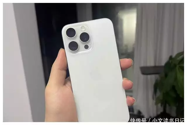 苹果15promax参数详细参数zol(iPhone 15 Pro Max降至谷底价,跌价1901元,售价更加亲民了66岁朱玲玲和40岁儿子霍启山同框,朱玲玲魅力四射,霍启山帅) 第4张 苹果15promax参数详细参数zol(iPhone 15 Pro Max降至谷底价,跌价1901元,售价更加亲民了66岁朱玲玲和40岁儿子霍启山同框,朱玲玲魅力四射,霍启山帅) 第4张