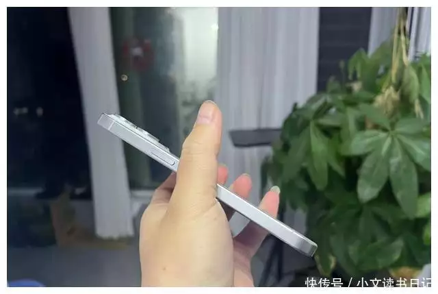 苹果15promax参数详细参数zol(iPhone 15 Pro Max降至谷底价,跌价1901元,售价更加亲民了66岁朱玲玲和40岁儿子霍启山同框,朱玲玲魅力四射,霍启山帅) 第2张 苹果15promax参数详细参数zol(iPhone 15 Pro Max降至谷底价,跌价1901元,售价更加亲民了66岁朱玲玲和40岁儿子霍启山同框,朱玲玲魅力四射,霍启山帅) 第2张