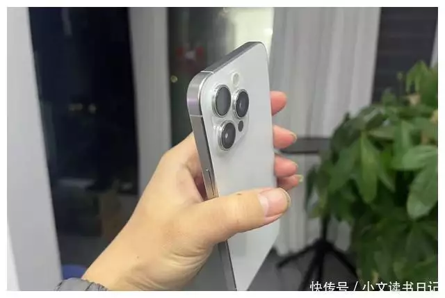 苹果15promax参数详细参数zol(iPhone 15 Pro Max降至谷底价,跌价1901元,售价更加亲民了66岁朱玲玲和40岁儿子霍启山同框,朱玲玲魅力四射,霍启山帅) 第6张 苹果15promax参数详细参数zol(iPhone 15 Pro Max降至谷底价,跌价1901元,售价更加亲民了66岁朱玲玲和40岁儿子霍启山同框,朱玲玲魅力四射,霍启山帅) 第6张