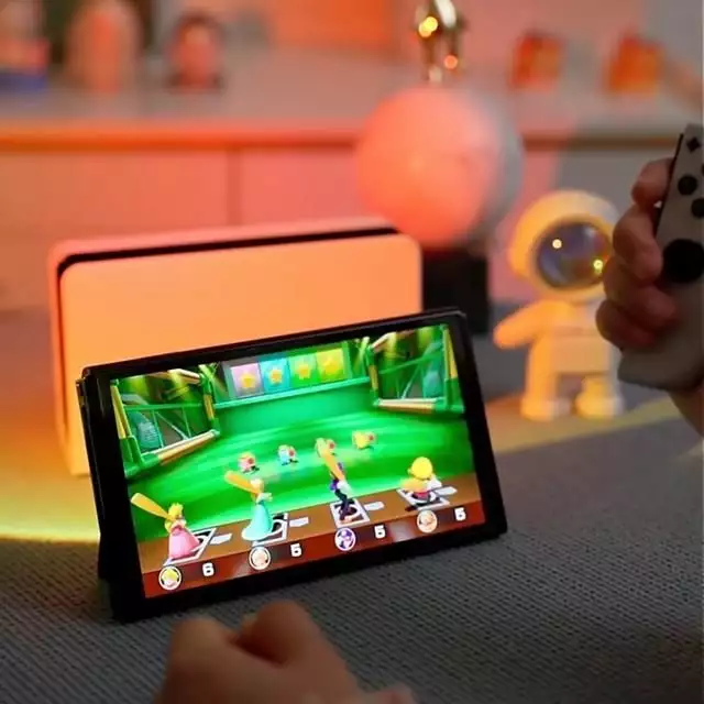switch任天堂体感游戏（任天堂Switch OLED便携体感游戏机评测：一台主机三种玩法老照片：这是70年代，朴槿惠和父亲，留下的一张合影） 第4张