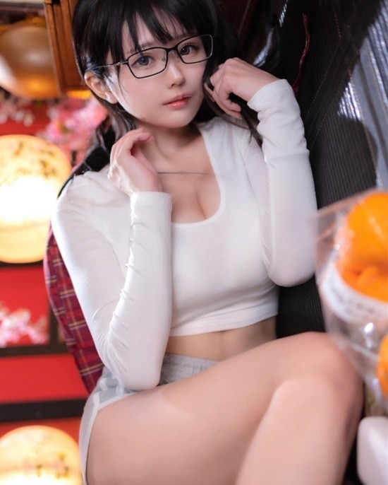 日本樱花妹COS《芙莉莲》尤贝尔 臭脸妹拥有好身材 樱花妹COS 第6张