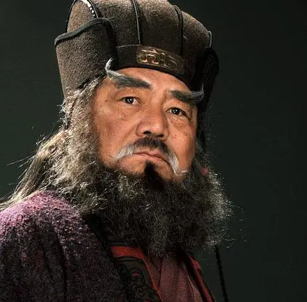 因为一个女人董卓和吕布关系才恶化 董卓为何不赏赐给吕布 董卓 第1张