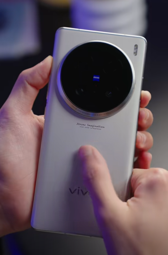 vivo X100 Ultra真机上手：硕大环形相机，2亿像素 Ultra手机 第2张